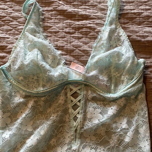 NWOT Victoria’s Secret Lace and Mesh Thong Teddy - Picture 2 of 5